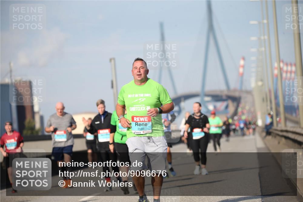 03.10.2025 - Köhlbrandbrückenlauf Jannik Wohlers http://msf.ph/oto/9096676 03.10.2025 10:15:05 Position 3 3588 meine-sportfotos.de