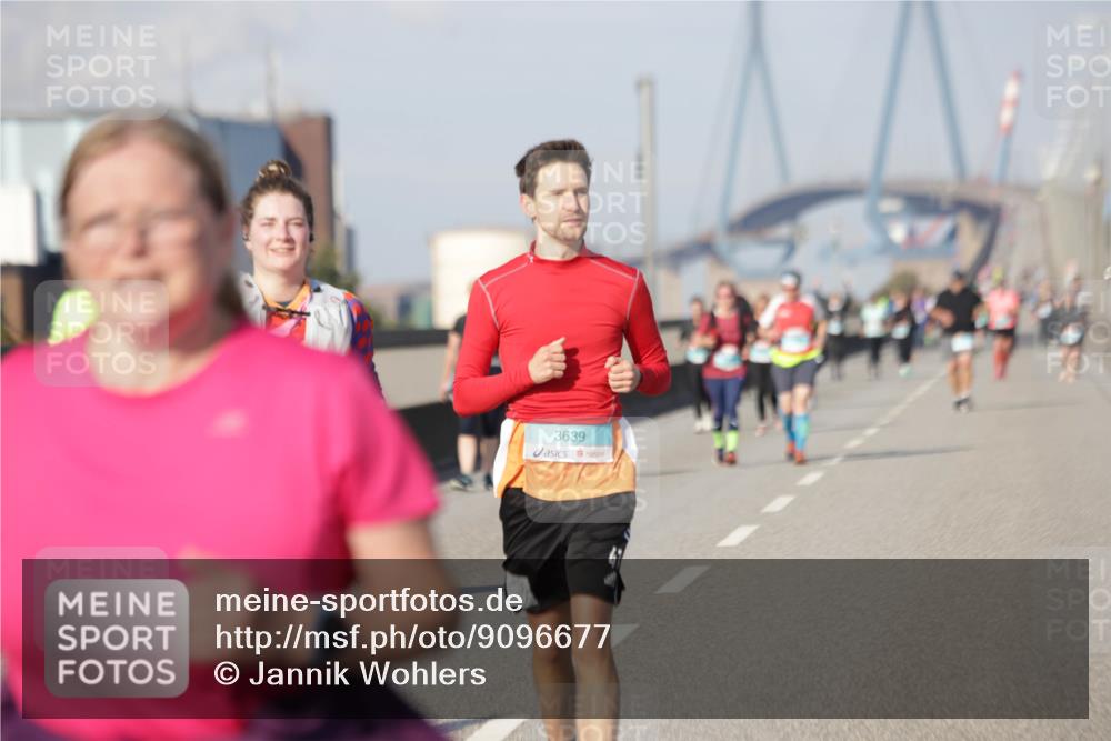 03.10.2025 - Köhlbrandbrückenlauf Jannik Wohlers http://msf.ph/oto/9096677 03.10.2025 10:17:23 Position 3 3639 meine-sportfotos.de