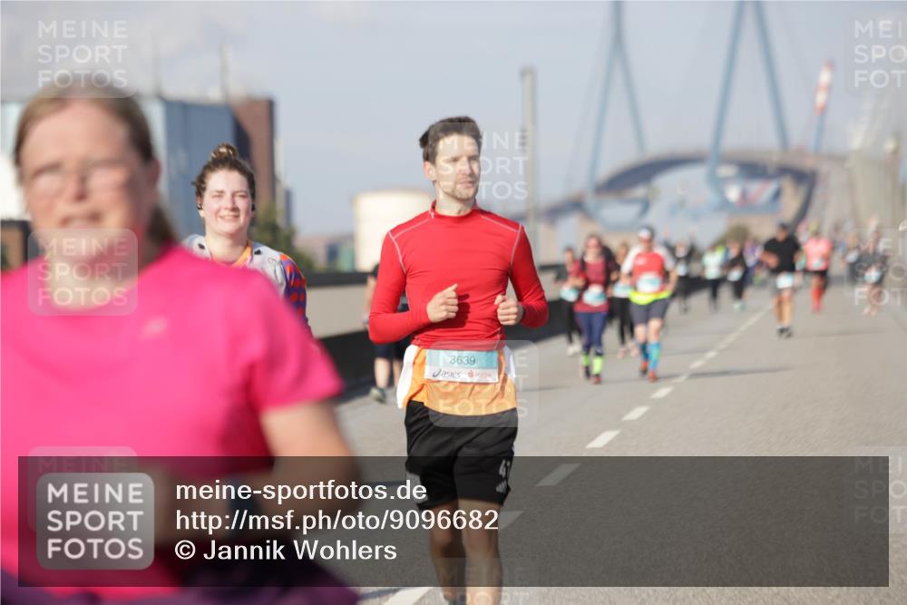 03.10.2025 - Köhlbrandbrückenlauf Jannik Wohlers http://msf.ph/oto/9096682 03.10.2025 10:17:23 Position 3 3639 meine-sportfotos.de