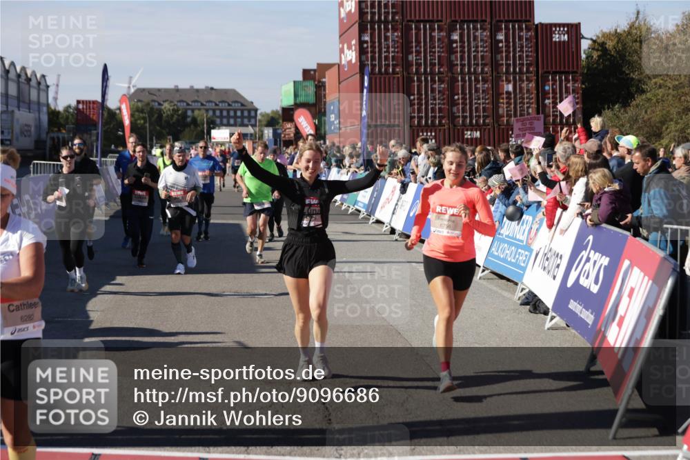 03.10.2025 - Köhlbrandbrückenlauf Jannik Wohlers http://msf.ph/oto/9096686 03.10.2025 13:21:08 Ziel 4393, 4680, 4749, 4846, 5156, 5265, 5363, 5377, 5450, 5618, 5746, 5878, 5882, 5883, 6262, 6282, 6296, 6602, 6645, 6646, 6648, 6650, 6756 meine-sportfotos.de