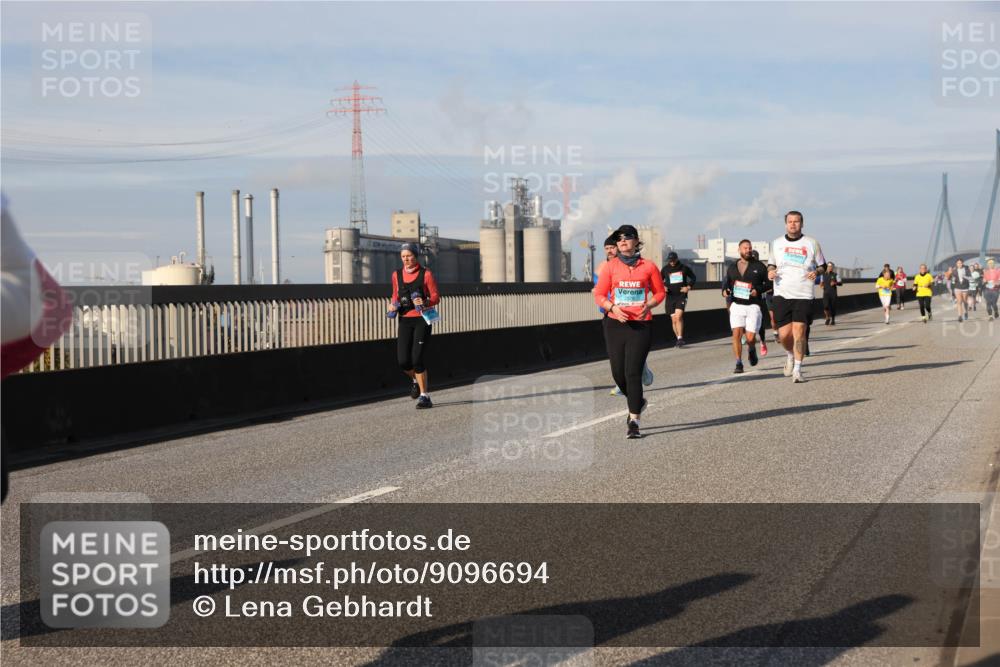 03.10.2025 - Köhlbrandbrückenlauf Lena Gebhardt http://msf.ph/oto/9096694 03.10.2025 10:10:04 Position 2  meine-sportfotos.de