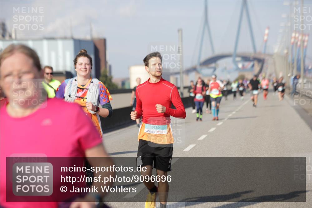 03.10.2025 - Köhlbrandbrückenlauf Jannik Wohlers http://msf.ph/oto/9096696 03.10.2025 10:17:23 Position 3 3639 meine-sportfotos.de