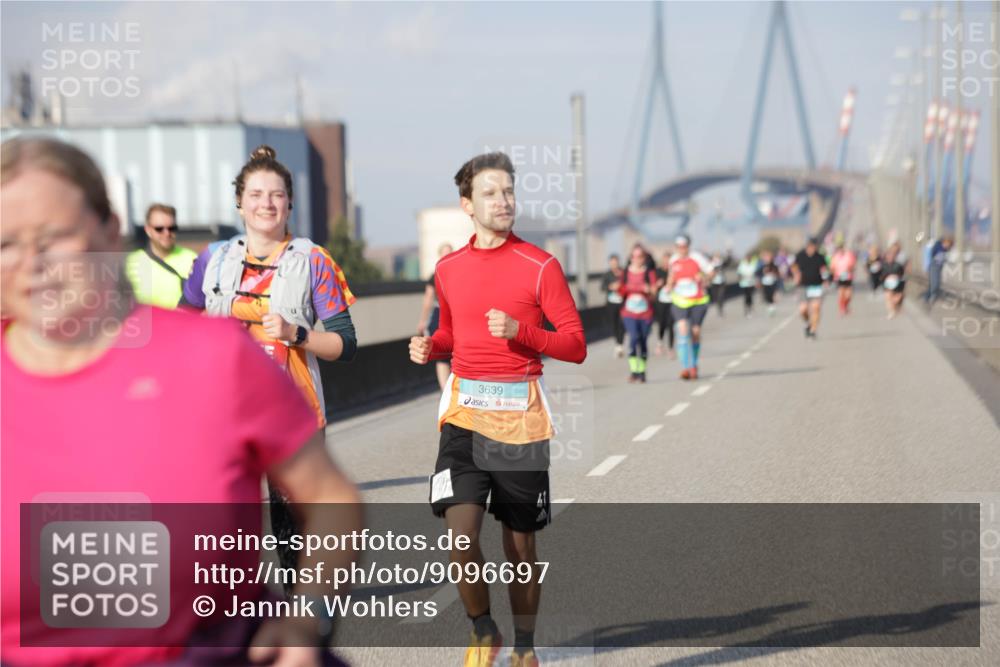 03.10.2025 - Köhlbrandbrückenlauf Jannik Wohlers http://msf.ph/oto/9096697 03.10.2025 10:17:23 Position 3 3639 meine-sportfotos.de