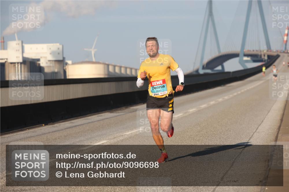 03.10.2025 - Köhlbrandbrückenlauf Lena Gebhardt http://msf.ph/oto/9096698 03.10.2025 09:33:15 Position 2 3590 meine-sportfotos.de