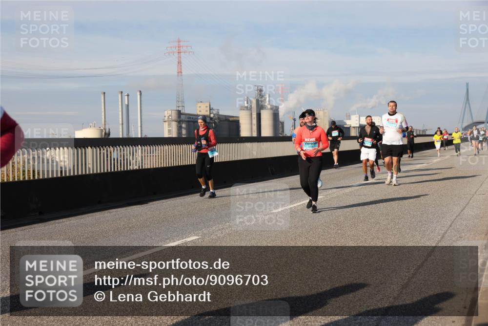 03.10.2025 - Köhlbrandbrückenlauf Lena Gebhardt http://msf.ph/oto/9096703 03.10.2025 10:10:04 Position 2  meine-sportfotos.de