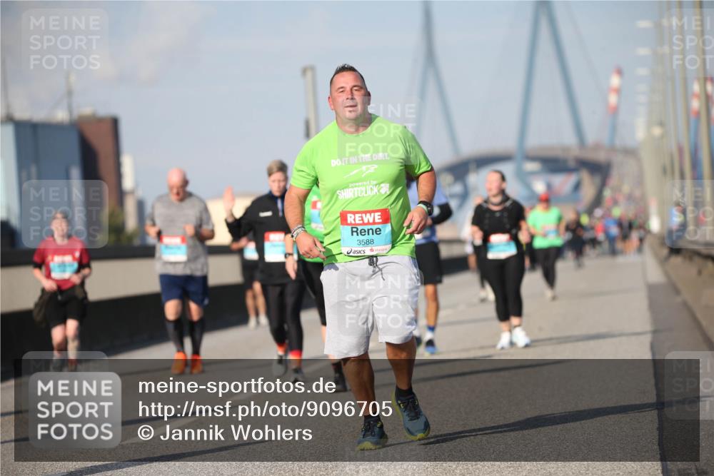 03.10.2025 - Köhlbrandbrückenlauf Jannik Wohlers http://msf.ph/oto/9096705 03.10.2025 10:15:06 Position 3 3588 meine-sportfotos.de