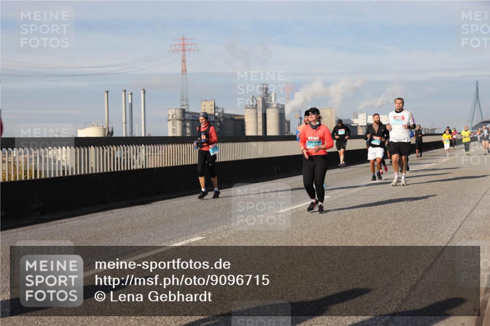 03.10.2025 - Köhlbrandbrückenlauf Lena Gebhardt http://msf.ph/oto/9096715 03.10.2025 10:10:04 Position 2  meine-sportfotos.de