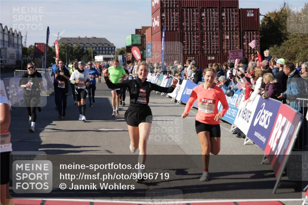 03.10.2025 - Köhlbrandbrückenlauf Jannik Wohlers http://msf.ph/oto/9096719 03.10.2025 13:21:08 Ziel 4393, 4680, 4749, 4846, 5156, 5265, 5363, 5377, 5450, 5618, 5746, 5878, 5882, 5883, 6262, 6282, 6296, 6602, 6645, 6646, 6648, 6650, 6756 meine-sportfotos.de