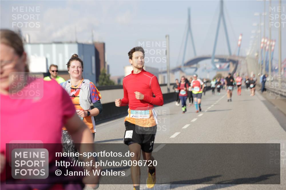 03.10.2025 - Köhlbrandbrückenlauf Jannik Wohlers http://msf.ph/oto/9096720 03.10.2025 10:17:23 Position 3 3639 meine-sportfotos.de