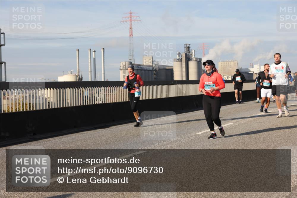 03.10.2025 - Köhlbrandbrückenlauf Lena Gebhardt http://msf.ph/oto/9096730 03.10.2025 10:10:05 Position 2  meine-sportfotos.de