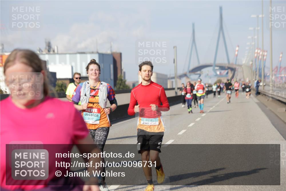 03.10.2025 - Köhlbrandbrückenlauf Jannik Wohlers http://msf.ph/oto/9096731 03.10.2025 10:17:23 Position 3 3637, 3639 meine-sportfotos.de