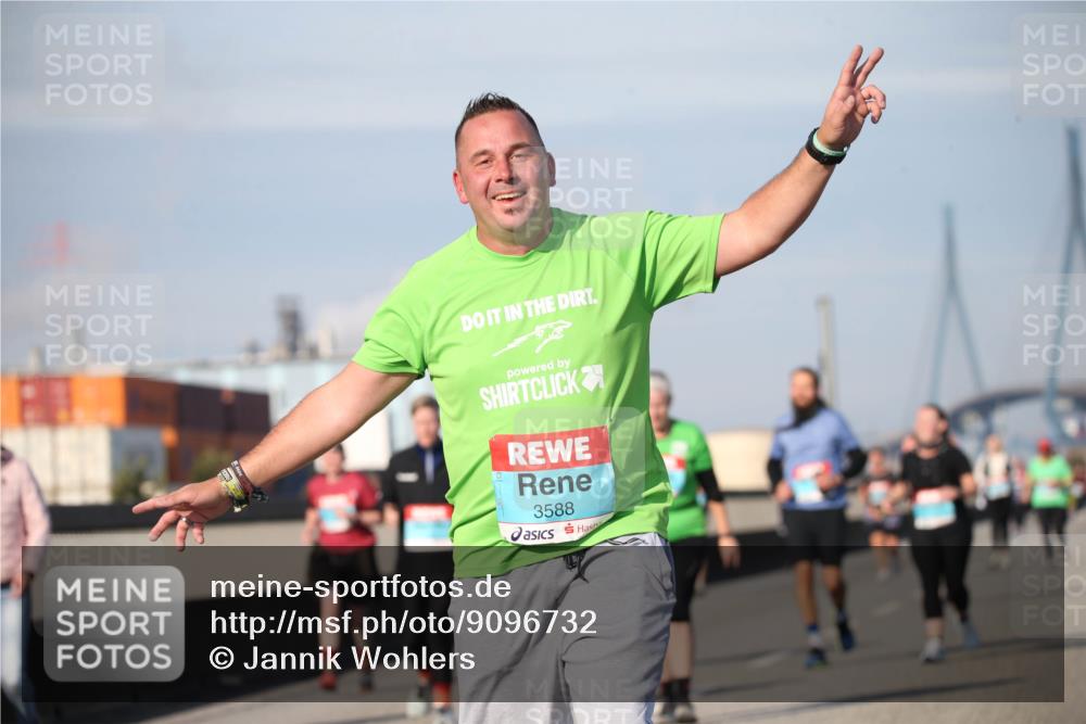 03.10.2025 - Köhlbrandbrückenlauf Jannik Wohlers http://msf.ph/oto/9096732 03.10.2025 10:15:09 Position 3 3588 meine-sportfotos.de