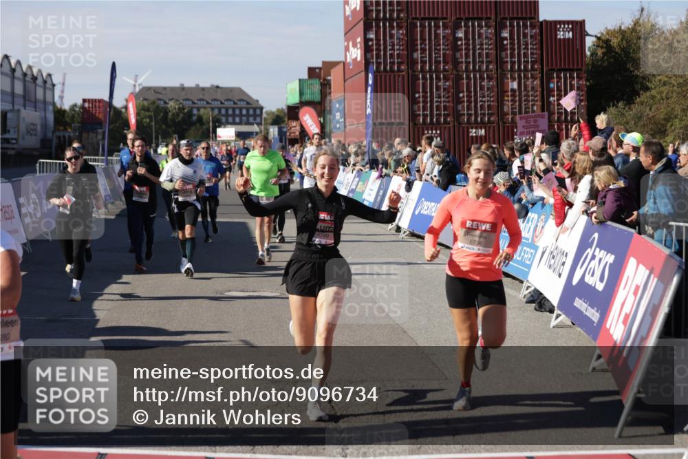 03.10.2025 - Köhlbrandbrückenlauf Jannik Wohlers http://msf.ph/oto/9096734 03.10.2025 13:21:08 Ziel 4393, 4680, 4749, 4846, 5156, 5265, 5363, 5377, 5450, 5618, 5746, 5878, 5882, 5883, 6262, 6282, 6296, 6602, 6645, 6646, 6648, 6650, 6756 meine-sportfotos.de