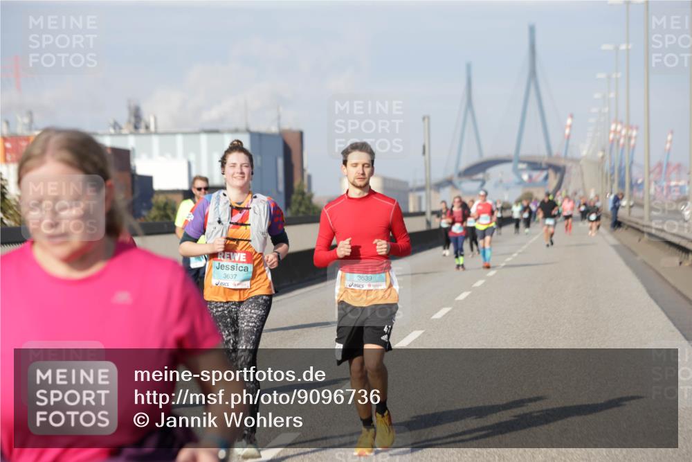 03.10.2025 - Köhlbrandbrückenlauf Jannik Wohlers http://msf.ph/oto/9096736 03.10.2025 10:17:23 Position 3 3637, 3639 meine-sportfotos.de