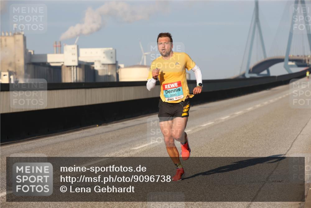 03.10.2025 - Köhlbrandbrückenlauf Lena Gebhardt http://msf.ph/oto/9096738 03.10.2025 09:33:16 Position 2 3590 meine-sportfotos.de
