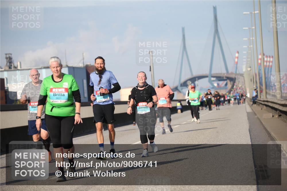 03.10.2025 - Köhlbrandbrückenlauf Jannik Wohlers http://msf.ph/oto/9096741 03.10.2025 10:15:12 Position 3 2513, 3621, 195, 2238 meine-sportfotos.de