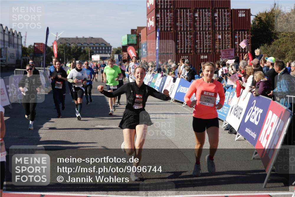 03.10.2025 - Köhlbrandbrückenlauf Jannik Wohlers http://msf.ph/oto/9096744 03.10.2025 13:21:08 Ziel 4393, 4680, 4749, 4846, 5156, 5265, 5363, 5377, 5450, 5618, 5746, 5878, 5882, 5883, 6262, 6282, 6296, 6602, 6645, 6646, 6648, 6650, 6756 meine-sportfotos.de