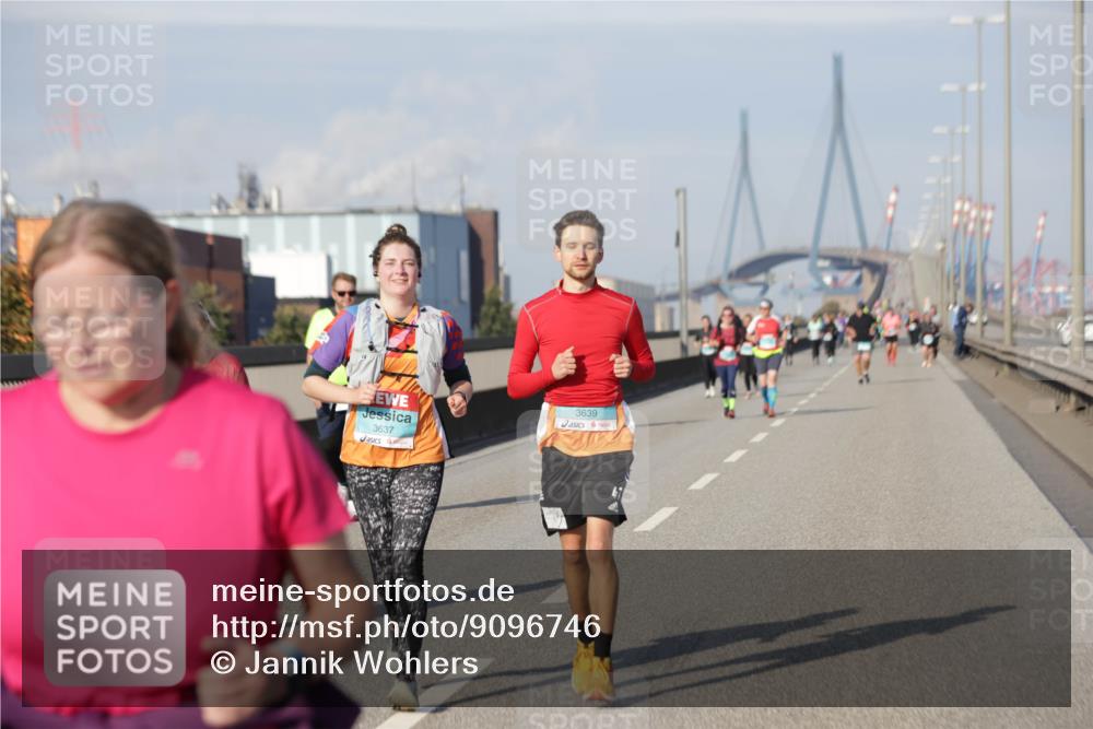 03.10.2025 - Köhlbrandbrückenlauf Jannik Wohlers http://msf.ph/oto/9096746 03.10.2025 10:17:23 Position 3 3637, 3639 meine-sportfotos.de