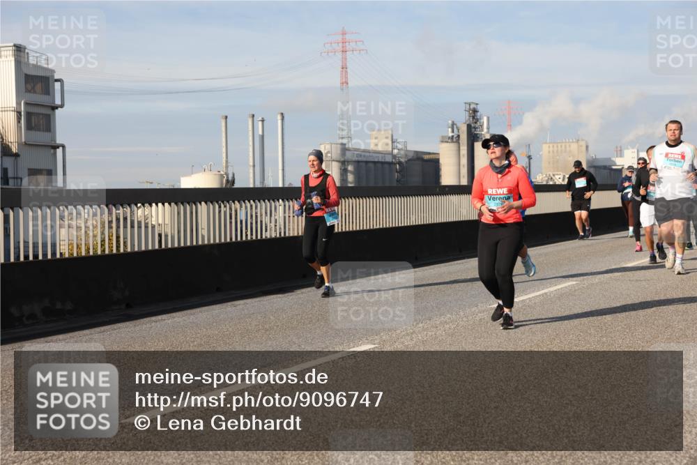03.10.2025 - Köhlbrandbrückenlauf Lena Gebhardt http://msf.ph/oto/9096747 03.10.2025 10:10:05 Position 2  meine-sportfotos.de