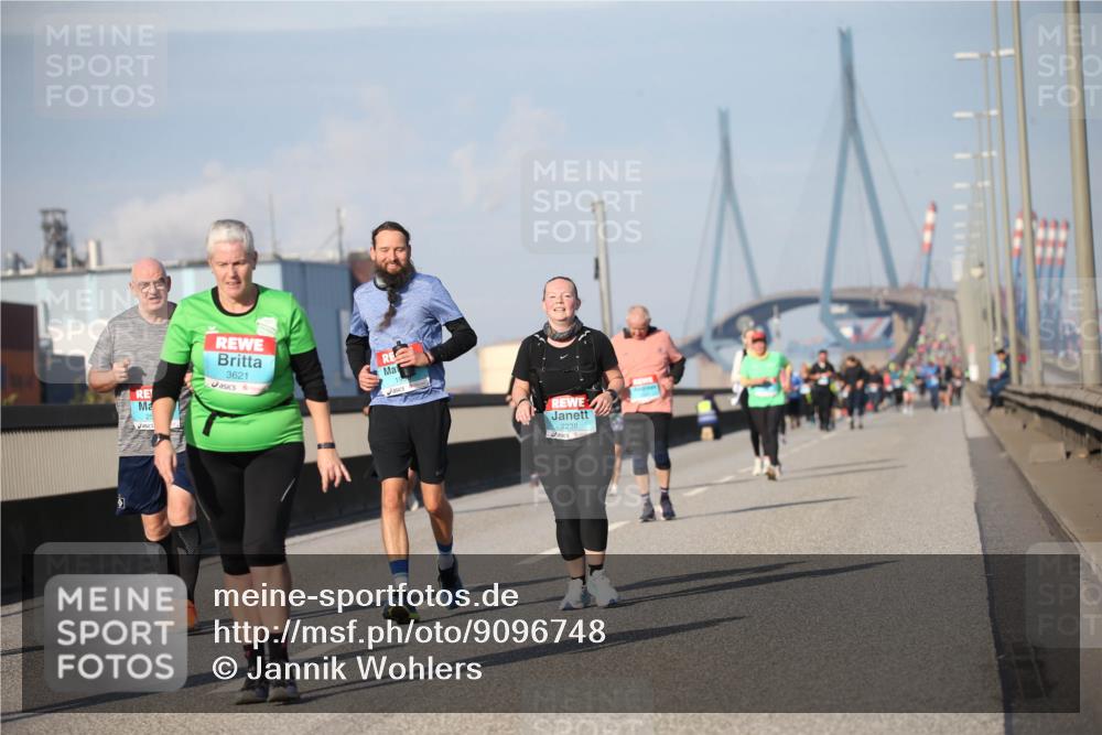 03.10.2025 - Köhlbrandbrückenlauf Jannik Wohlers http://msf.ph/oto/9096748 03.10.2025 10:15:12 Position 3 25, 3621, 2238 meine-sportfotos.de