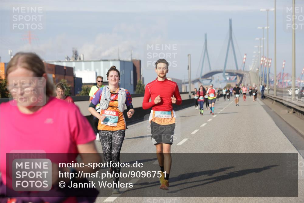 03.10.2025 - Köhlbrandbrückenlauf Jannik Wohlers http://msf.ph/oto/9096751 03.10.2025 10:17:23 Position 3 3637, 3639 meine-sportfotos.de