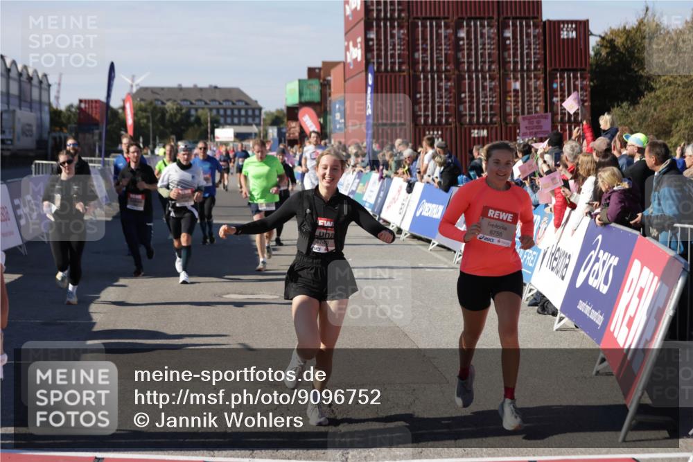 03.10.2025 - Köhlbrandbrückenlauf Jannik Wohlers http://msf.ph/oto/9096752 03.10.2025 13:21:08 Ziel 4393, 4680, 4749, 4846, 5156, 5265, 5363, 5377, 5450, 5618, 5746, 5878, 5882, 5883, 6262, 6282, 6296, 6602, 6645, 6646, 6648, 6650, 6756 meine-sportfotos.de
