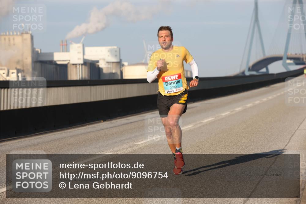 03.10.2025 - Köhlbrandbrückenlauf Lena Gebhardt http://msf.ph/oto/9096754 03.10.2025 09:33:16 Position 2 3590 meine-sportfotos.de