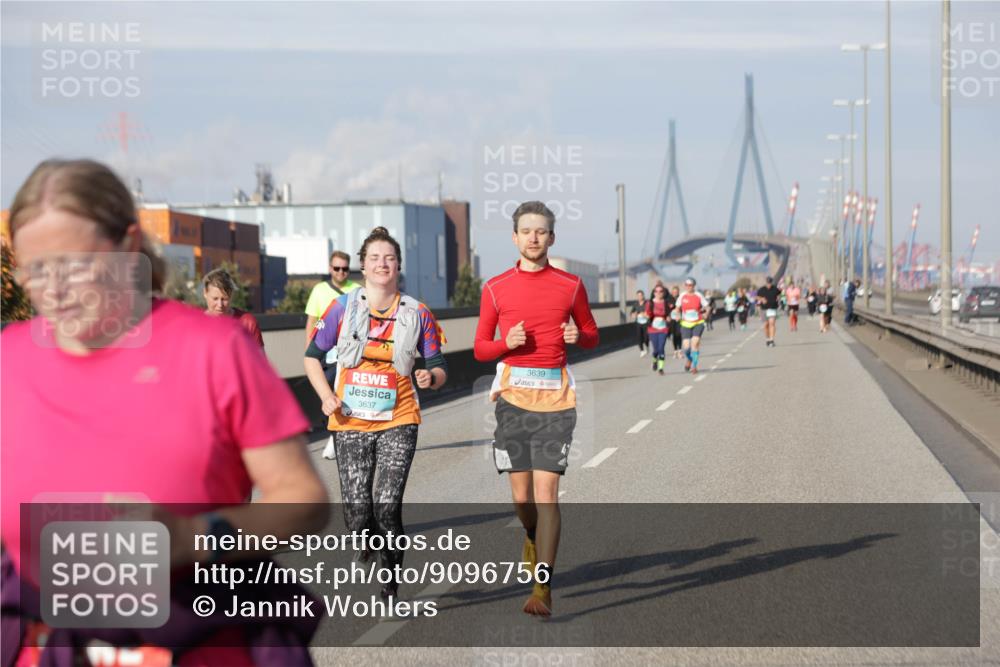 03.10.2025 - Köhlbrandbrückenlauf Jannik Wohlers http://msf.ph/oto/9096756 03.10.2025 10:17:23 Position 3 3637, 3639 meine-sportfotos.de