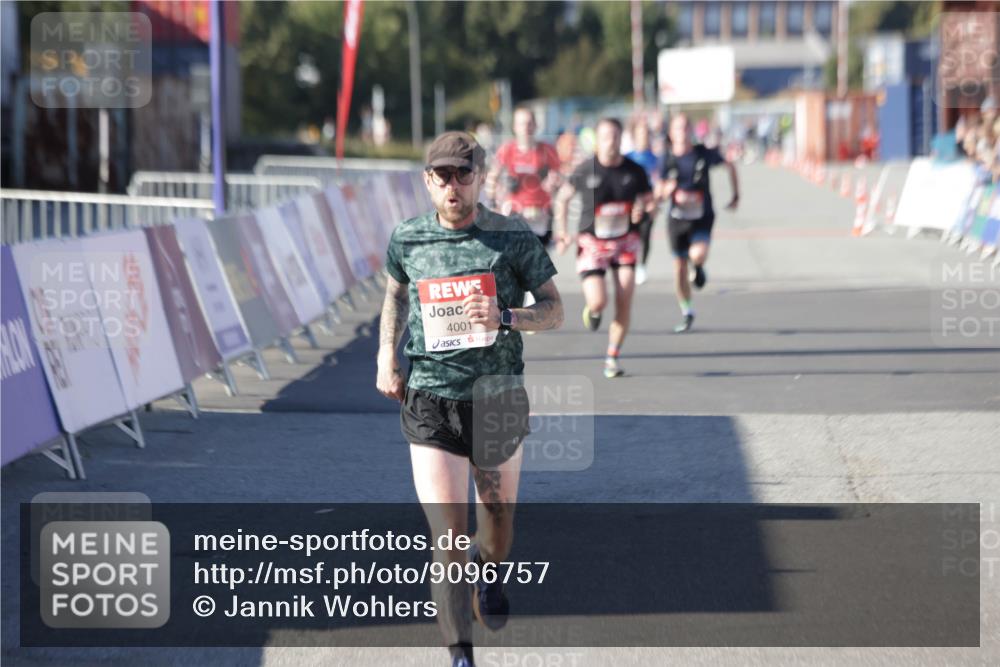 03.10.2025 - Köhlbrandbrückenlauf Jannik Wohlers http://msf.ph/oto/9096757 03.10.2025 12:55:40 Ziel 4001, 4089, 4104, 4233, 4594, 6091, 6100, 6762 meine-sportfotos.de