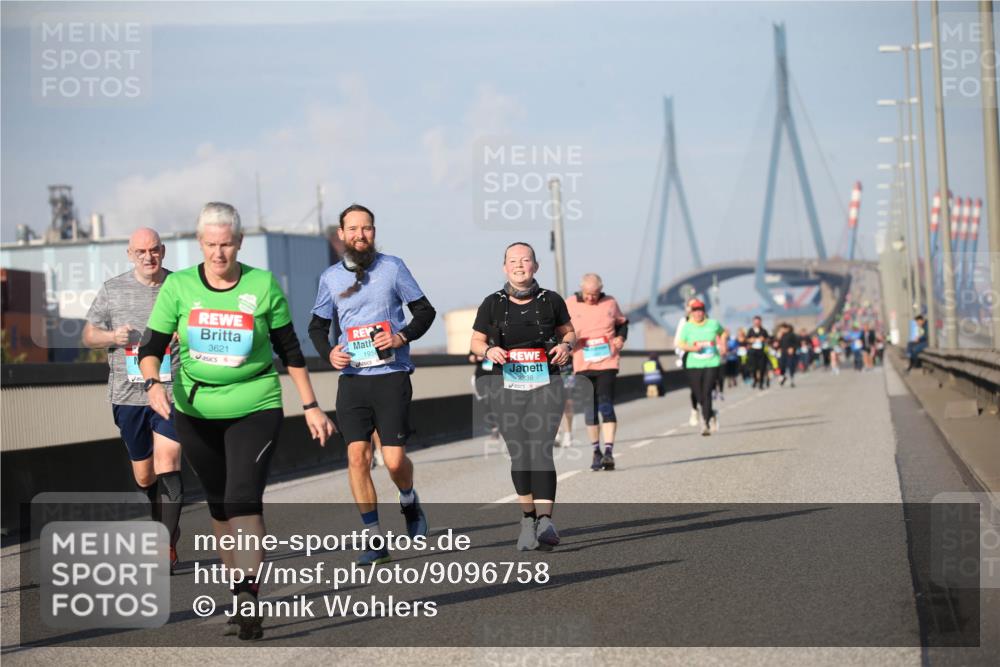 03.10.2025 - Köhlbrandbrückenlauf Jannik Wohlers http://msf.ph/oto/9096758 03.10.2025 10:15:12 Position 3 3621, 194, 2238 meine-sportfotos.de
