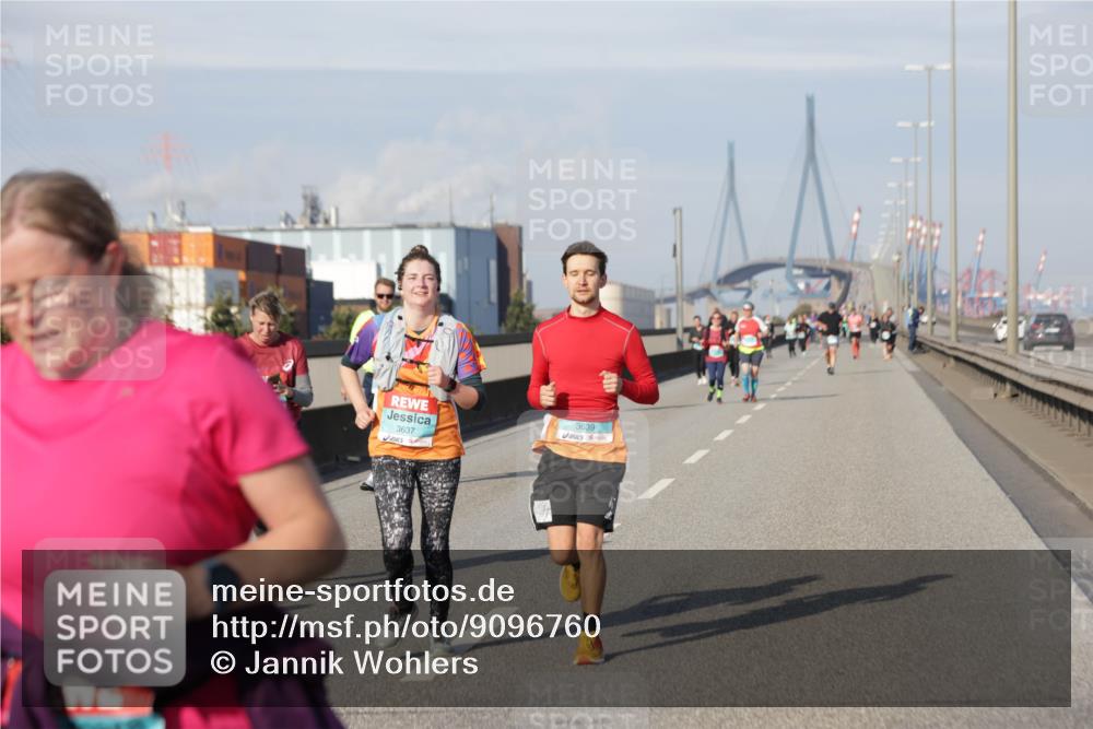 03.10.2025 - Köhlbrandbrückenlauf Jannik Wohlers http://msf.ph/oto/9096760 03.10.2025 10:17:23 Position 3 3637, 3639 meine-sportfotos.de
