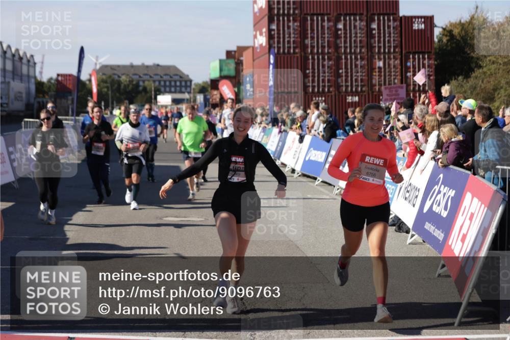 03.10.2025 - Köhlbrandbrückenlauf Jannik Wohlers http://msf.ph/oto/9096763 03.10.2025 13:21:08 Ziel 4393, 4680, 4749, 4846, 5156, 5265, 5363, 5377, 5450, 5618, 5746, 5878, 5882, 5883, 6262, 6282, 6296, 6602, 6645, 6646, 6648, 6650, 6756 meine-sportfotos.de