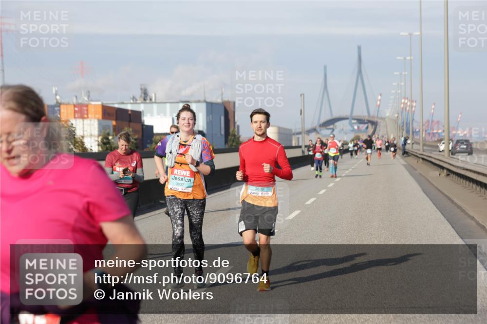 03.10.2025 - Köhlbrandbrückenlauf Jannik Wohlers http://msf.ph/oto/9096764 03.10.2025 10:17:23 Position 3 3637, 3639 meine-sportfotos.de