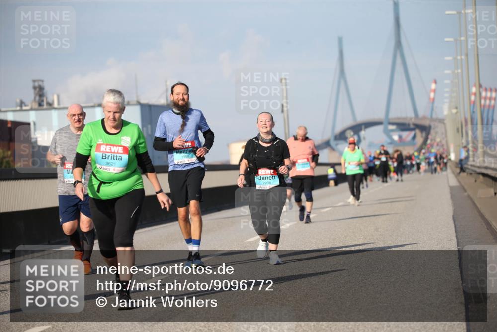 03.10.2025 - Köhlbrandbrückenlauf Jannik Wohlers http://msf.ph/oto/9096772 03.10.2025 10:15:12 Position 3 25, 3621, 1958, 2238 meine-sportfotos.de