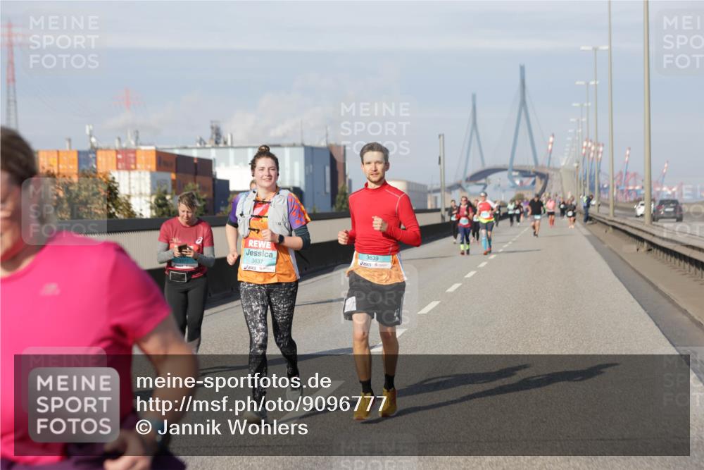 03.10.2025 - Köhlbrandbrückenlauf Jannik Wohlers http://msf.ph/oto/9096777 03.10.2025 10:17:24 Position 3 3637, 3639 meine-sportfotos.de