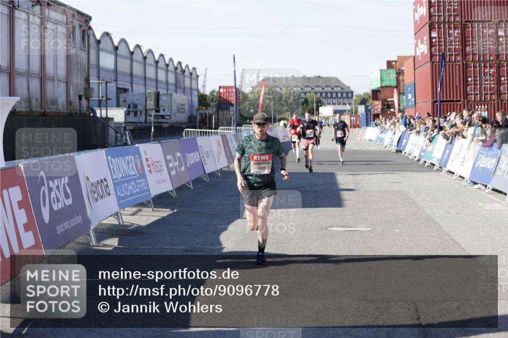 03.10.2025 - Köhlbrandbrückenlauf Jannik Wohlers http://msf.ph/oto/9096778 03.10.2025 12:55:41 Ziel 4001, 4104, 4233, 4594, 6100, 6762 meine-sportfotos.de
