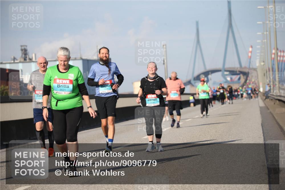 03.10.2025 - Köhlbrandbrückenlauf Jannik Wohlers http://msf.ph/oto/9096779 03.10.2025 10:15:12 Position 3 2513, 3621, 1958, 2238 meine-sportfotos.de