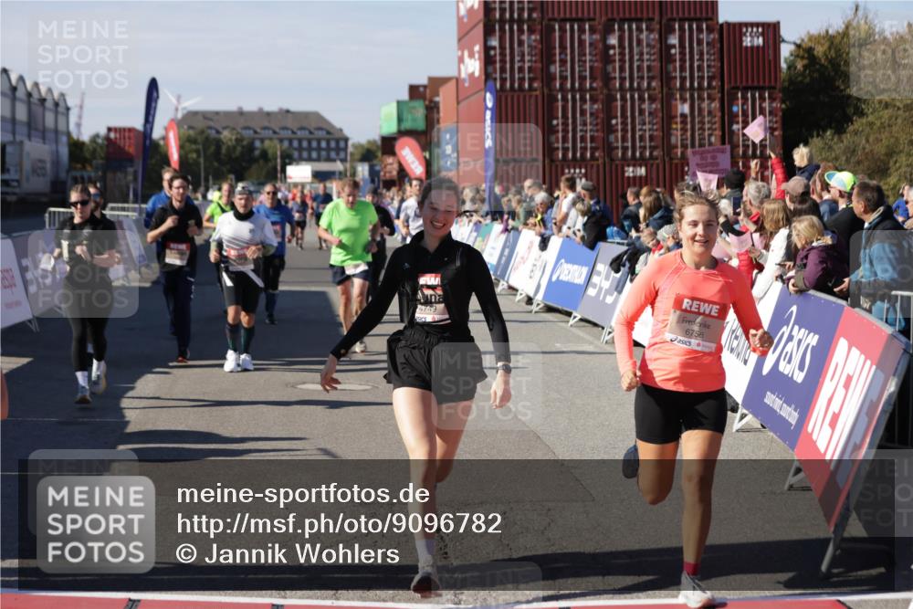03.10.2025 - Köhlbrandbrückenlauf Jannik Wohlers http://msf.ph/oto/9096782 03.10.2025 13:21:09 Ziel 4393, 4601, 4680, 4749, 4846, 5265, 5363, 5450, 5618, 5746, 5878, 5882, 5883, 6262, 6282, 6296, 6602, 6645, 6646, 6648, 6650, 6756 meine-sportfotos.de