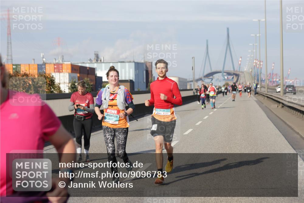 03.10.2025 - Köhlbrandbrückenlauf Jannik Wohlers http://msf.ph/oto/9096783 03.10.2025 10:17:24 Position 3 3637, 3639 meine-sportfotos.de