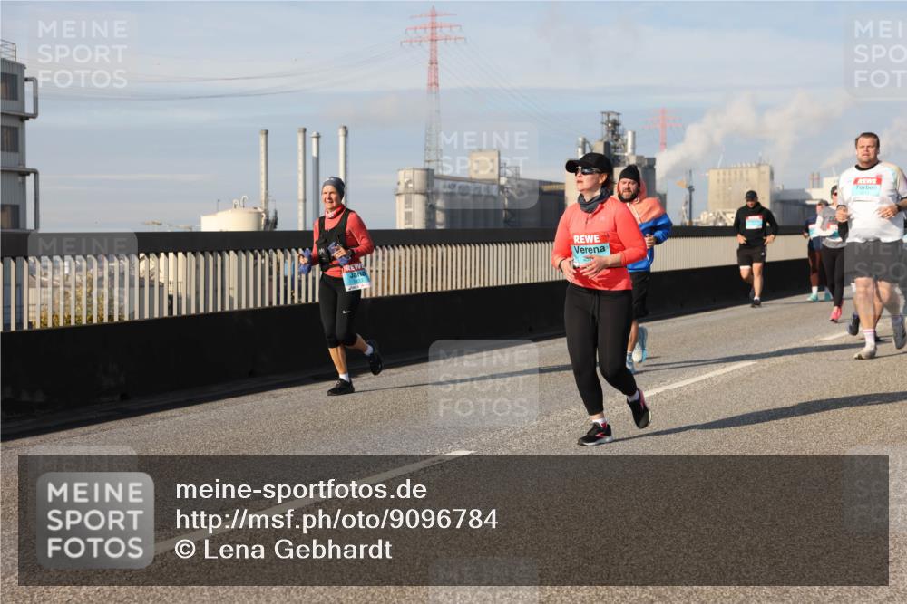 03.10.2025 - Köhlbrandbrückenlauf Lena Gebhardt http://msf.ph/oto/9096784 03.10.2025 10:10:05 Position 2  meine-sportfotos.de