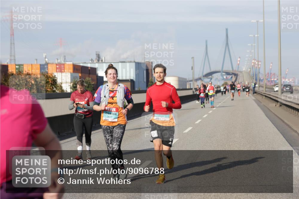 03.10.2025 - Köhlbrandbrückenlauf Jannik Wohlers http://msf.ph/oto/9096788 03.10.2025 10:17:24 Position 3 3637, 3639 meine-sportfotos.de
