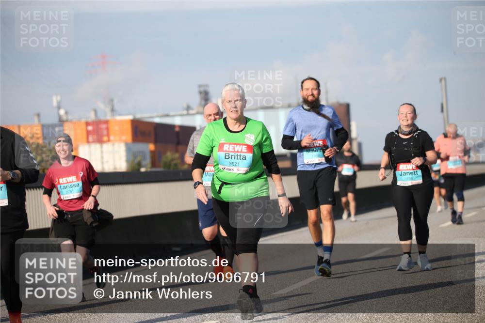 03.10.2025 - Köhlbrandbrückenlauf Jannik Wohlers http://msf.ph/oto/9096791 03.10.2025 10:15:13 Position 3 2757, 3621, 1958, 2238 meine-sportfotos.de