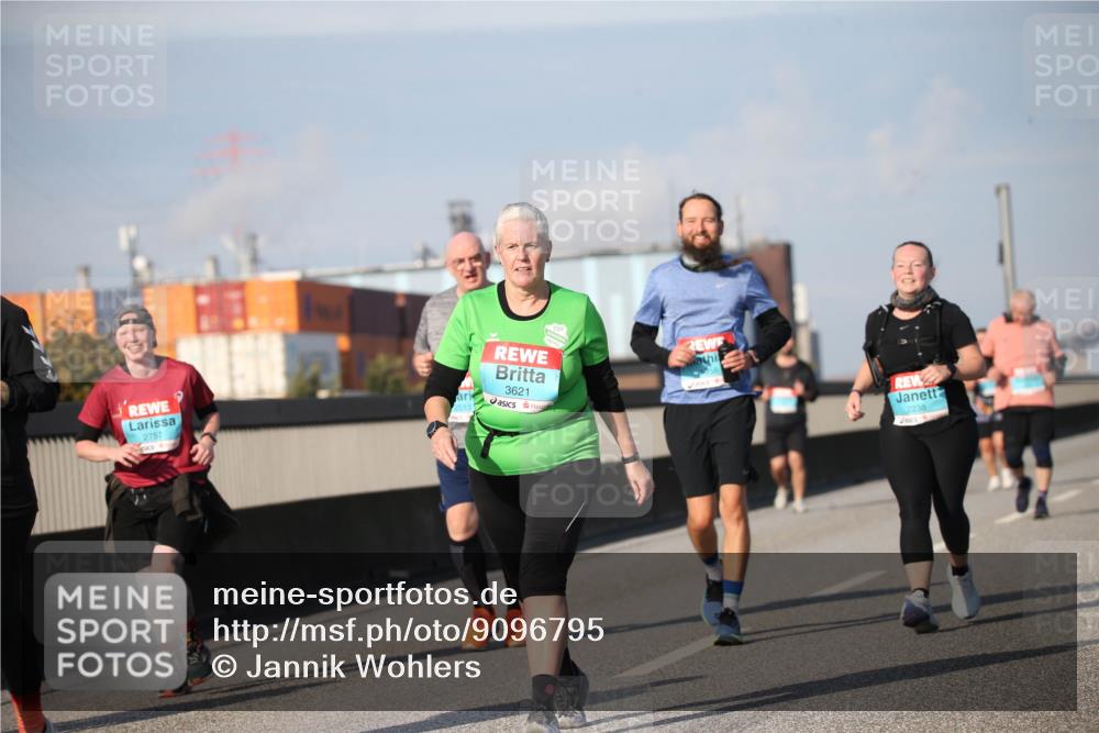 03.10.2025 - Köhlbrandbrückenlauf Jannik Wohlers http://msf.ph/oto/9096795 03.10.2025 10:15:13 Position 3 2757, 4, 3621, 2238 meine-sportfotos.de