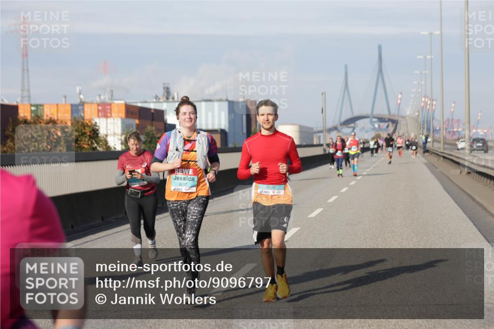 03.10.2025 - Köhlbrandbrückenlauf Jannik Wohlers http://msf.ph/oto/9096797 03.10.2025 10:17:24 Position 3 3637, 3639 meine-sportfotos.de
