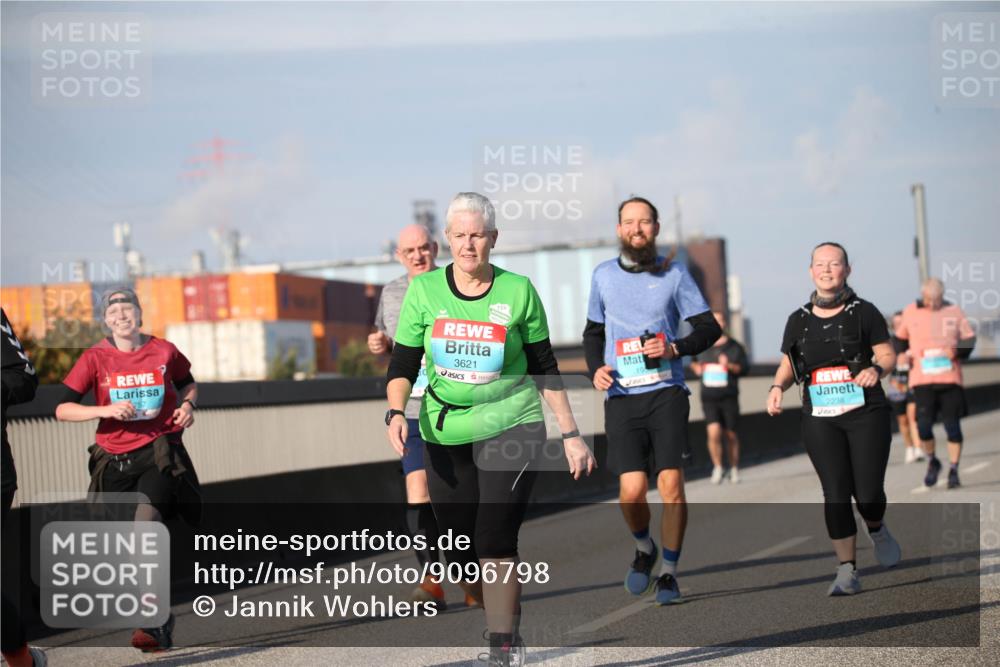 03.10.2025 - Köhlbrandbrückenlauf Jannik Wohlers http://msf.ph/oto/9096798 03.10.2025 10:15:13 Position 3 3621, 2238 meine-sportfotos.de