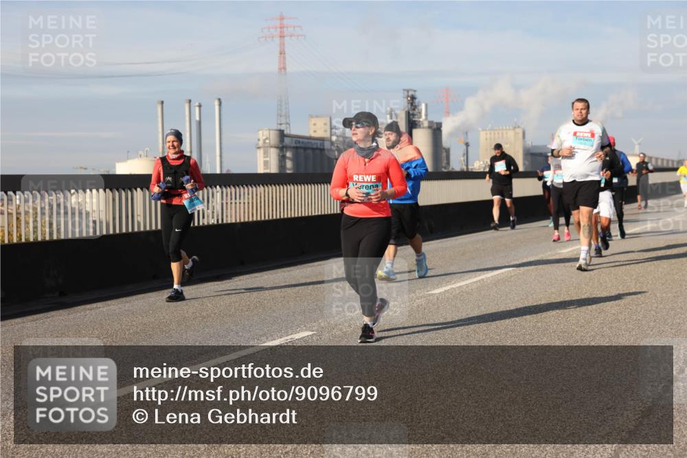 03.10.2025 - Köhlbrandbrückenlauf Lena Gebhardt http://msf.ph/oto/9096799 03.10.2025 10:10:05 Position 2  meine-sportfotos.de