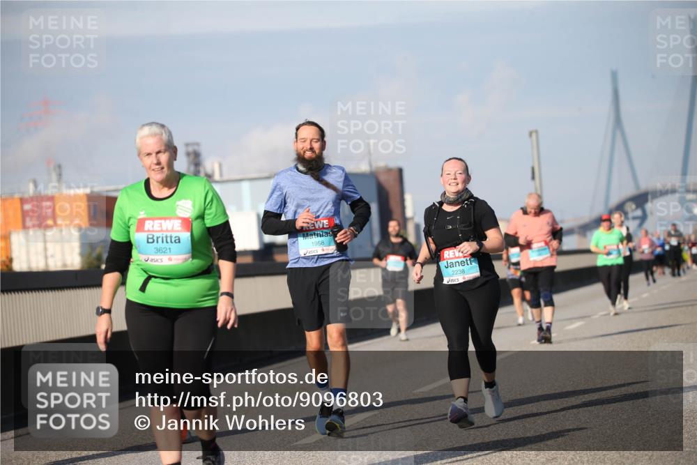 03.10.2025 - Köhlbrandbrückenlauf Jannik Wohlers http://msf.ph/oto/9096803 03.10.2025 10:15:14 Position 3 3621, 1958, 2238 meine-sportfotos.de