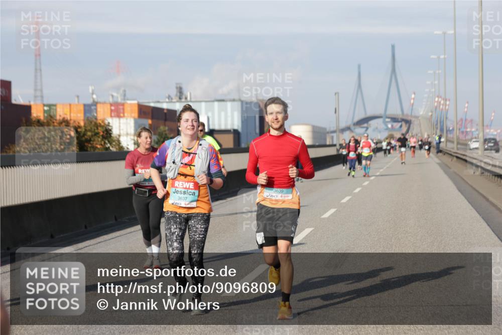 03.10.2025 - Köhlbrandbrückenlauf Jannik Wohlers http://msf.ph/oto/9096809 03.10.2025 10:17:24 Position 3 3637, 3639 meine-sportfotos.de