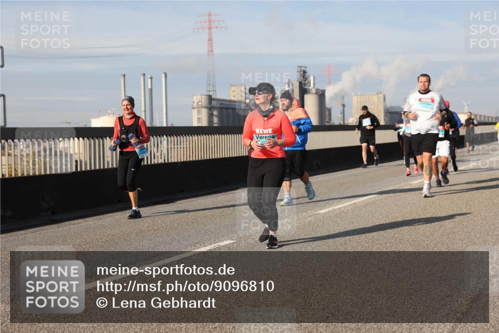 03.10.2025 - Köhlbrandbrückenlauf Lena Gebhardt http://msf.ph/oto/9096810 03.10.2025 10:10:06 Position 2  meine-sportfotos.de