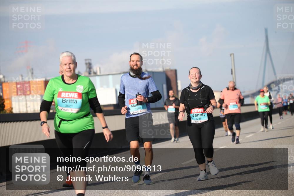 03.10.2025 - Köhlbrandbrückenlauf Jannik Wohlers http://msf.ph/oto/9096813 03.10.2025 10:15:14 Position 3 3621, 1958, 2238 meine-sportfotos.de